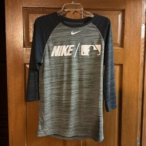 Men’s Small dri fit Nike baseball 3/4 sleeved!